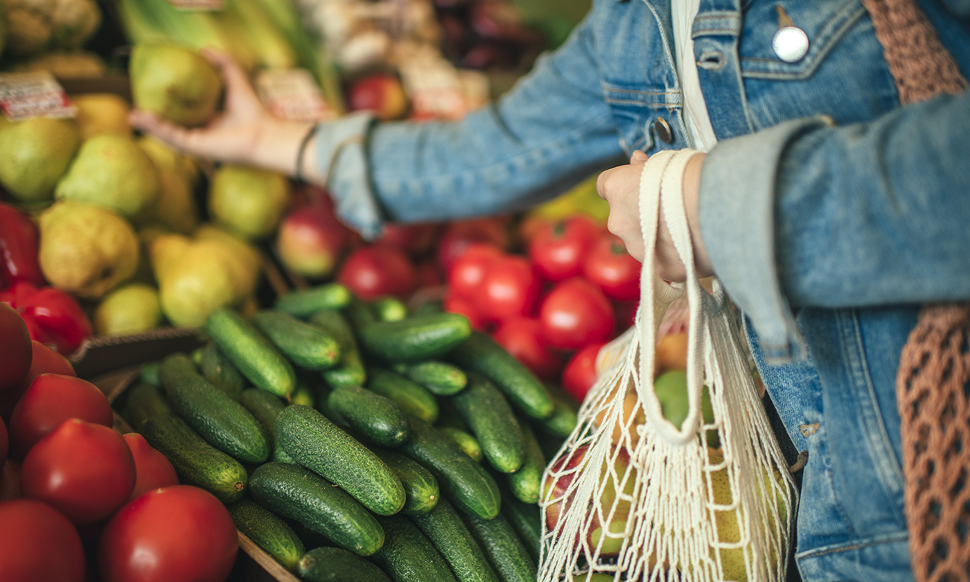 Close-up of ecologically friendly reusable bag with fruit and vegetables