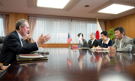 United States Trade Representative Michael Froman negotiates with the Japanese team. Photo by William Ng/U.S. State Department.