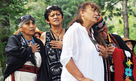 praying-grandmas-by-feldman-650.jpg